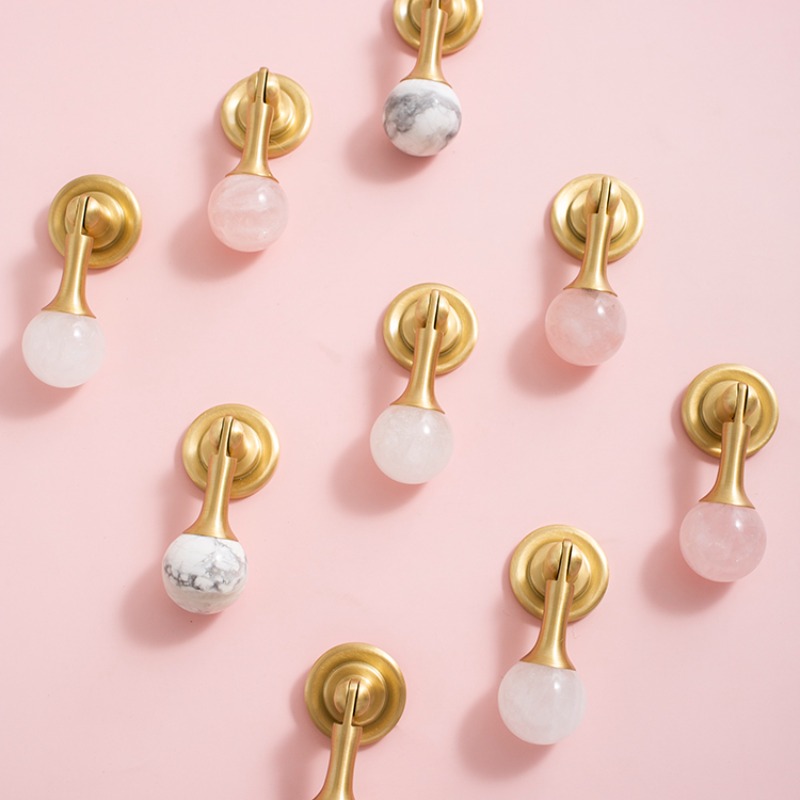 Weiße Kristallkugel + Messing  – Furniture Hardware Drop Pulls Bewertung und Preis